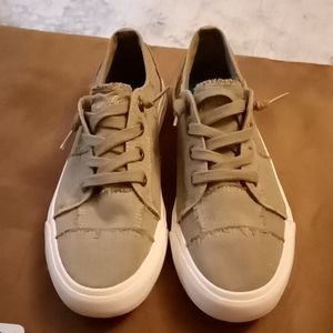 Blowfish Sz 9.5 lace front shoes